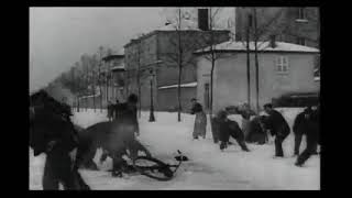 The First Film with a snowball fight  Bataille de neige  Lumière 7 February 1897 [upl. by Foulk128]