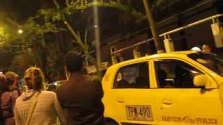 Femme au volant impatiente vs Taxi Colombie [upl. by Corina]