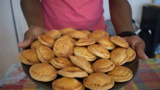 Petits pâtés aux poulets à la Créole Antillais  Très Savoureux Simple et Bon [upl. by Jerrol]