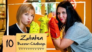 Sandra und Patricia kochen mit Backhandschuhen  10 Zutaten Buzzer Challenge [upl. by Janis]