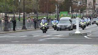 Le corbillard transportant Jacques Chirac arrive aux Invalides 22  AFP Images [upl. by Cynde]