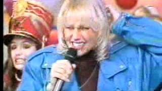 Xuxa canta quotGodofredo o piolhoquot no Xuxa Park  1997 [upl. by Lavotsirc452]