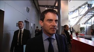 Arrivée de Manuel Valls à BFMTVRMC pour Bourdin Direct  0904 [upl. by Shanna]