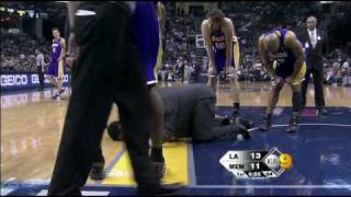 andrew bynum injury sprained right knee 13109 at memphis [upl. by Anom]