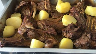 Cabrito temperado e assado no forno com batata [upl. by Sterner385]