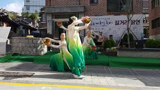 북촌계동길축제 한국무용창작  꽃바구니춤 flower basket dance 그루터기예술단 [upl. by Aela479]