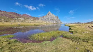 Le lac dAnayet et ses roches rouges Pyrénées espagnoles [upl. by Farrell149]