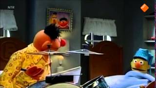 Bert en Ernie wetenschappelijk experiment met drums [upl. by Areema]