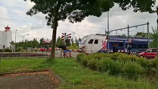 Spoorwegovergang Maastricht Randwyck  Dutch Railroad Crossing [upl. by Ilac]