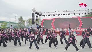 Flashmob LCĐ KHOA QUẢN TRỊ KINH DOANH  Ngày hội Sinh viên Duy Tân  quotToả sáng vươn xaquot [upl. by Adnav]