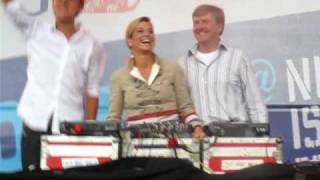 Willem Alexander en Maxima met Armin van Buuren [upl. by Akirdnwahs888]