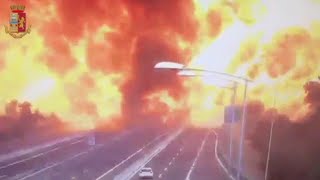 Incendio en autopista italiana por explosión de camión cisterna [upl. by Placido]