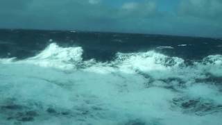 RMS CUNARD QM2 QUEEN MARY 2 SHIP HIT BIG ROUGH SEA WAVES ATLANTIC OCEAN SHIP OCEAN LINER [upl. by Kehr35]