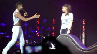 Usher OMG Tour  Paris Bercy  Trading Places avec une fan [upl. by Laux]