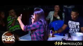 MC Marcelly  Lançando musicas ao vivo na Roda de Funk  Full HD [upl. by Eatnom874]