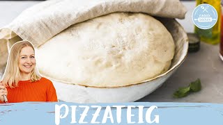 Pizza  Pizzateig Grundrezept mit frischer Hefe 🍕  italienischer Pizzateig 🇮🇹  Einfach Backen [upl. by Lessard]