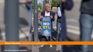 Roma Alemanno quotNo Ztl manifesti di protesta appesi ai varchiquot [upl. by Amy]