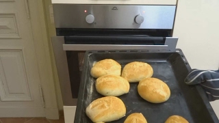 Leckere Brötchen einfach selber backen  DDRBrötchen  German Rolls [upl. by Llorre837]