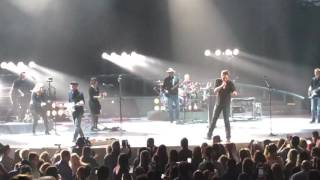 Blake Shelton  Footloose  Brooklyn Barclays Center 2016 [upl. by Arved821]