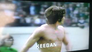 1081974 Charity Shield LEEDS UNITED v Liverpool BILLY BREMNER v Keegan reinactment [upl. by Ymmij757]