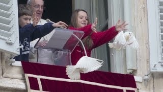 Pope Francis peace doves attacked [upl. by Winthrop]