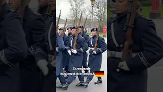 Chilenische Ehrengarde vs Wachbataillon der Bundeswehr militär tradition garde parade soldaten [upl. by Htebaras]