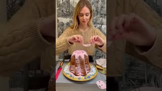 Ecco il PANDORO di Chiara Ferragni ✨🎄 [upl. by Skutchan]