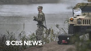 Texas blocking federal agents from processing migrants in border town park [upl. by Tinya345]