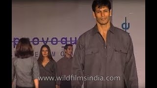 Supermodels Milind Soman Indrani Dasgupta Rahul Dev John Abraham scorch ramp at old fashion show [upl. by Johanan]