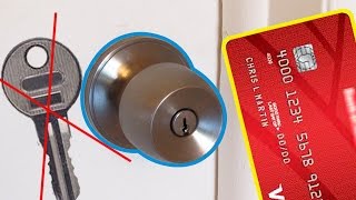 LIFEHACK HOW TO OPEN THE LOCK USING PLASTIC CARD [upl. by Sibie]