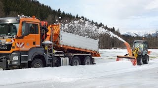 Radlader WL70 und LKW bei der Schneeräumung  Wacker Neuson [upl. by Jann]