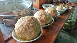 KETEMU BAKSO RAKSASA ISINYA FULL TETELAN amp CABE RAWIT [upl. by Eniarol]