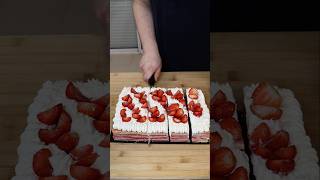 Gâteau aux Fraises 🍓 shorts [upl. by Aneleiram165]