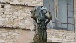 Perugia  Piazza IV Novembre  Fontana Maggiore [upl. by Melc]