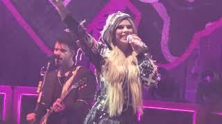 Avril Lavigne  Girlfriend Live in Washington 2024 [upl. by Pernas256]