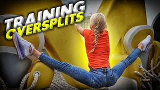 Outdoor contortion Training oversplits Flexible girl doing contortion trick Flexshow [upl. by Ynaffit]