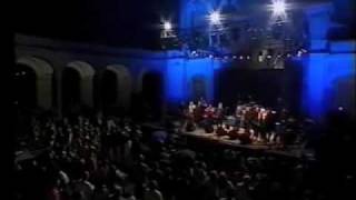 Mauro Di Domenico con Inti illimani Historicos e Quilapayun quot El pueblo Unido quot Live 2005 [upl. by Adnorhs]