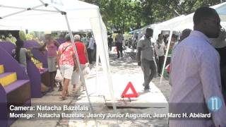 Marché local sur la place St Pierre [upl. by Baxy24]