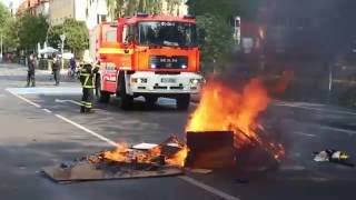 Eindrücke aus Göttingen Brennende Barrikaden bei NPDKundgebung und Gegendemo [upl. by Dalton]