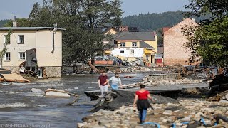 Wsparcie finansowe dla powodzian Zasady przyznawania dotacji do 200 tys zł [upl. by Nylakcaj329]