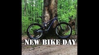 New Bike Day Diamondback Catch 2 Unboxing and assembly [upl. by Gawlas]