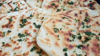 Naans rapides au fromage en 10 min sans four 🫓 🧀 Tellement délicieux et seulement 2 ingrédients [upl. by Lyrak]