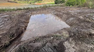 Limpeza de uma LAGOA com escavadeira hidráulica [upl. by Alves]