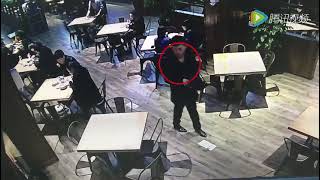 Brazen purse theft at restaurant [upl. by Fuld]