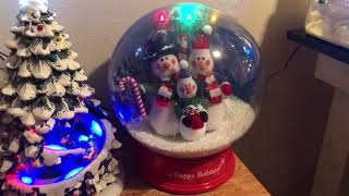 Vintage Gemmy Industries 2005 Snowman Family Musical Tabletop Snow Globe “SONGLIGHT” Mode [upl. by Zoi]