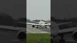 Beautiful Qatari Dreamliner touch downshorts live [upl. by Gelman120]