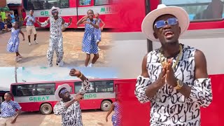 Kwadwo Nkansah Lilwin in a new Grand Dance Style with these kids … SAWORA dance Challenge [upl. by Arihsa827]