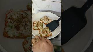 Tawa bread pizza 🤤🍕 food pizza shorts urdu deentalks recipe fypシ゚ [upl. by Hoagland]