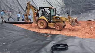 Exemplo de instalação de geomembrana de PEAD em aterro sanitário com uma Leister Astro [upl. by Gigi]