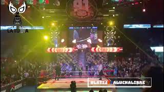 91 Aniversario CMLL Chris Jericho arriba al cuadrilátero de la Arena México [upl. by Sitnik]